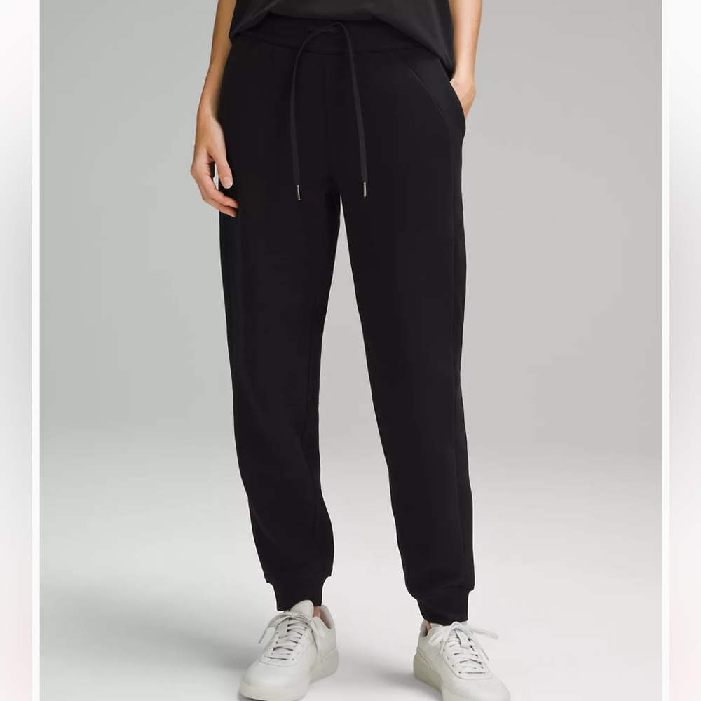 Lululemon Loungeful Joggers Bkack Size 6